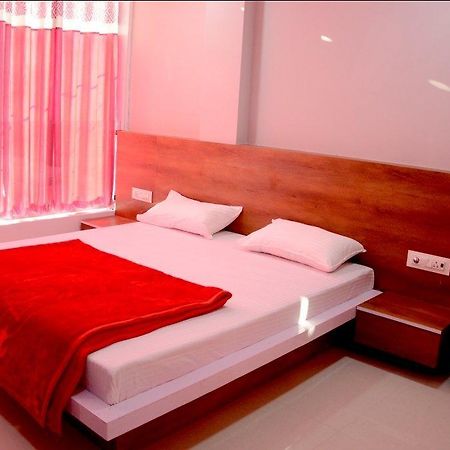 Hotel Tathastu Ujjain Buitenkant foto