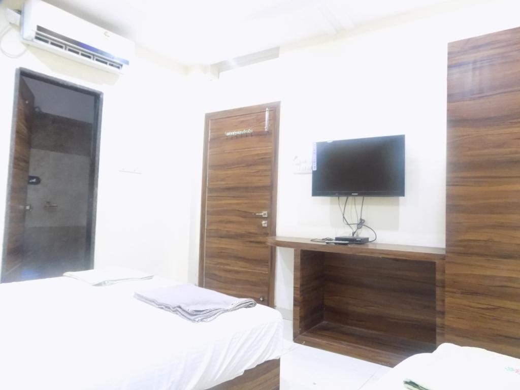 Hotel Tathastu Ujjain Buitenkant foto