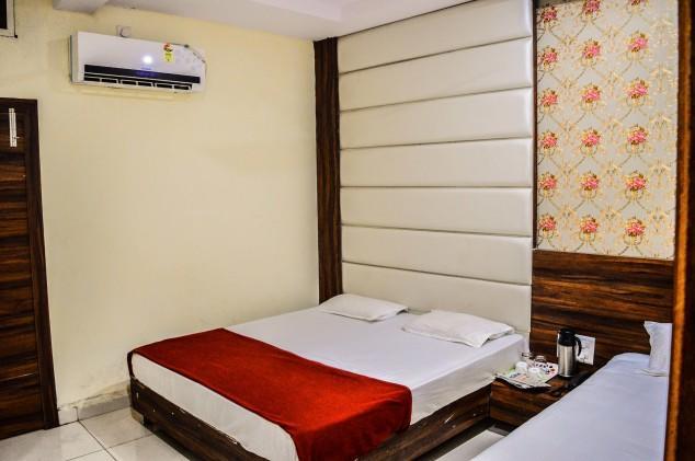Hotel Tathastu Ujjain Buitenkant foto